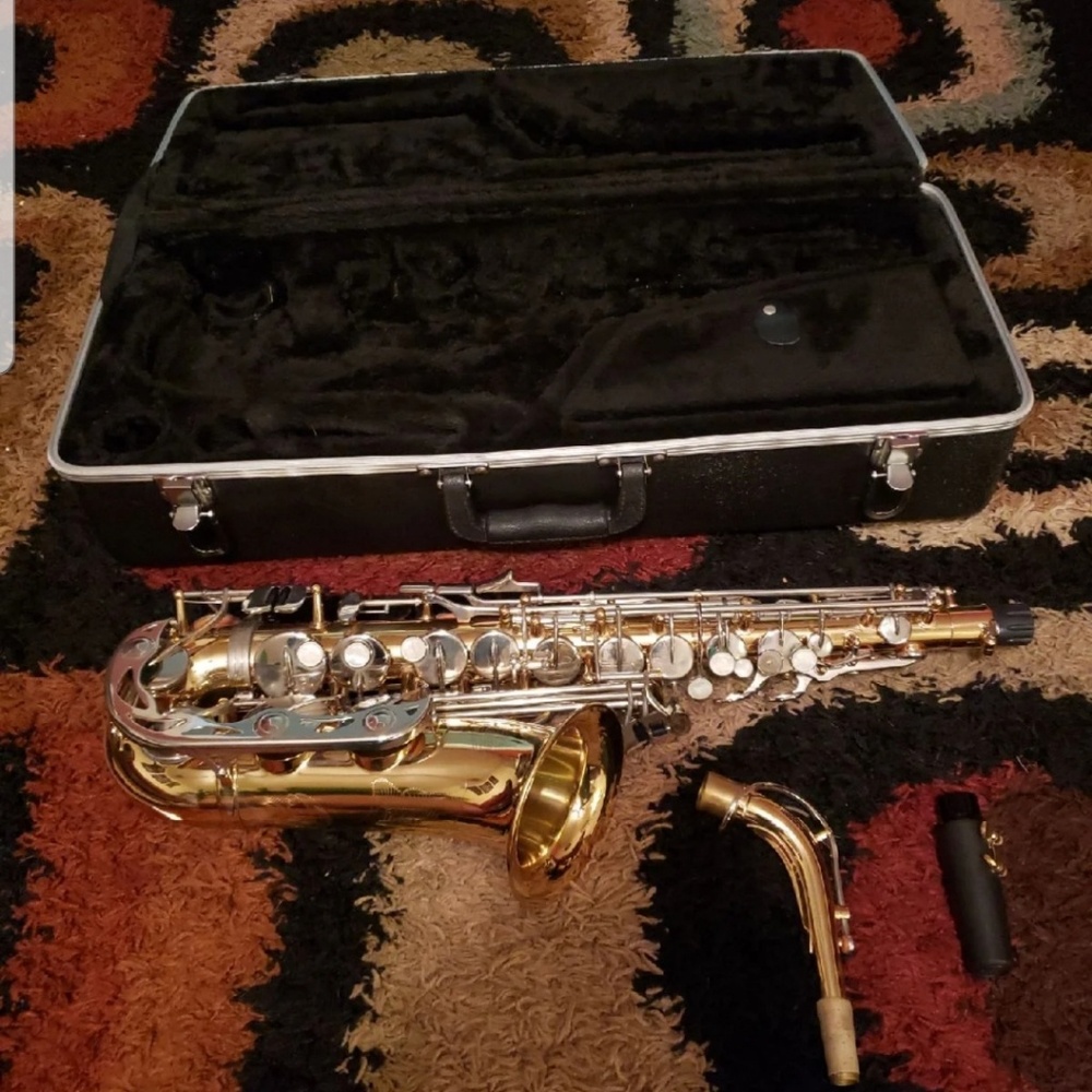 Saxophone - Picture 4 of 6